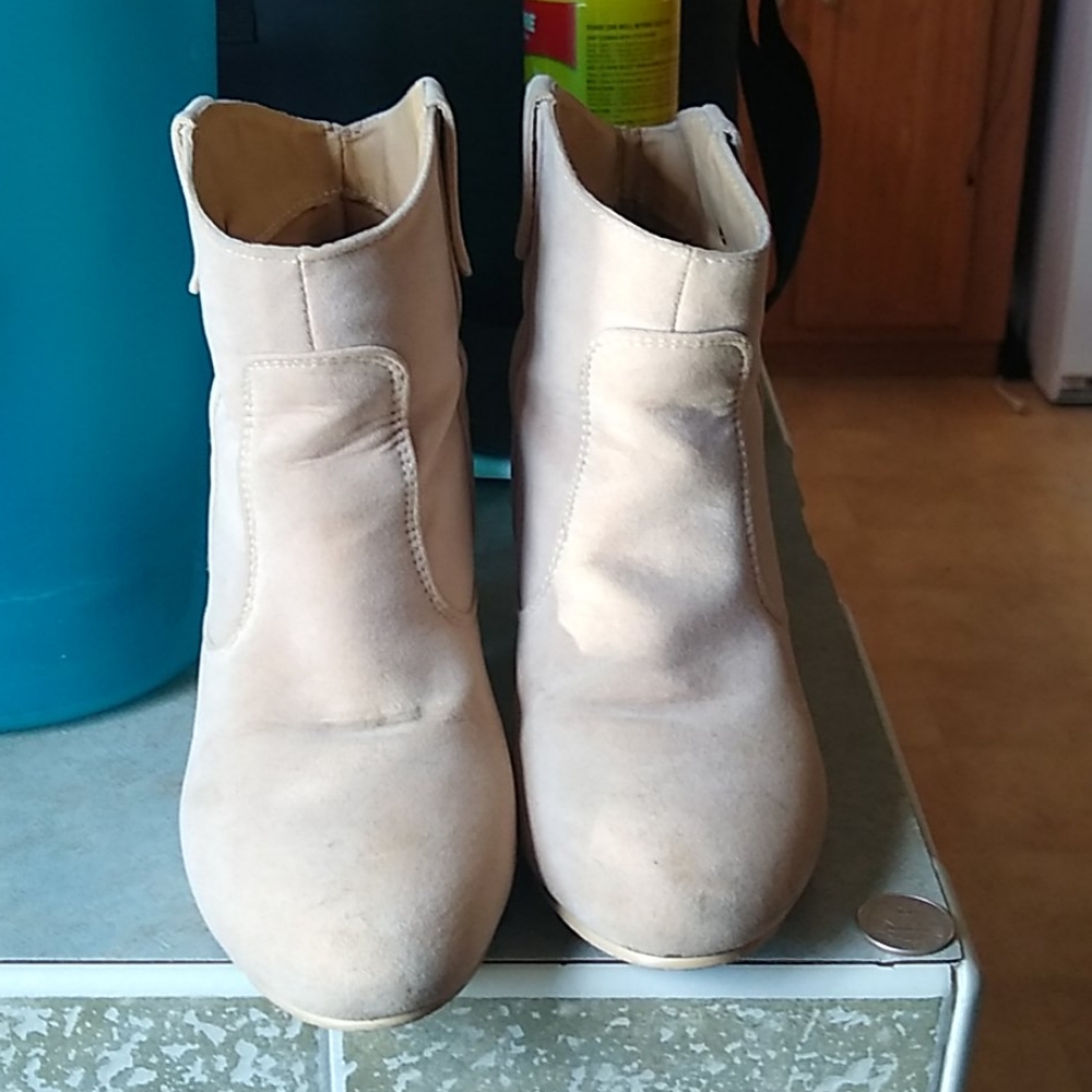 Cream color  heels - Picture 3 of 3